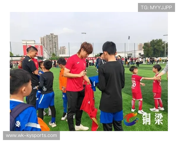 足球俱乐部在青训中举办家长开放日增进沟通与信任,足球俱乐部及家长的一封信 足球俱乐部在青训中举办家长开放日增进沟通与信任,足球俱乐部及家长的一封信